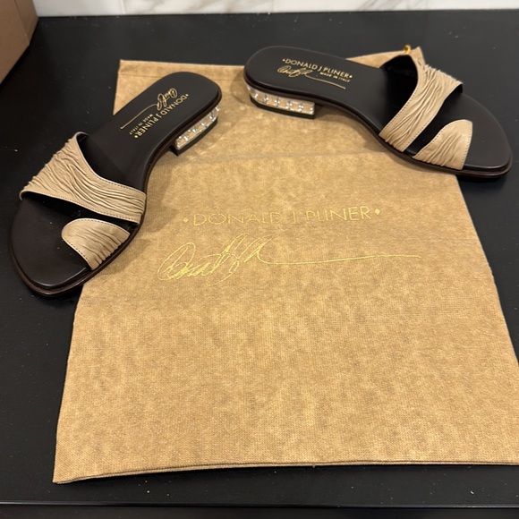 New-Donald Pliner sandals - Picture 8 of 8